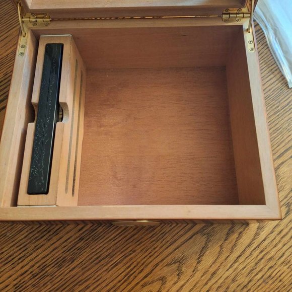 Savoy cigar box humidor - Picture 2 of 9